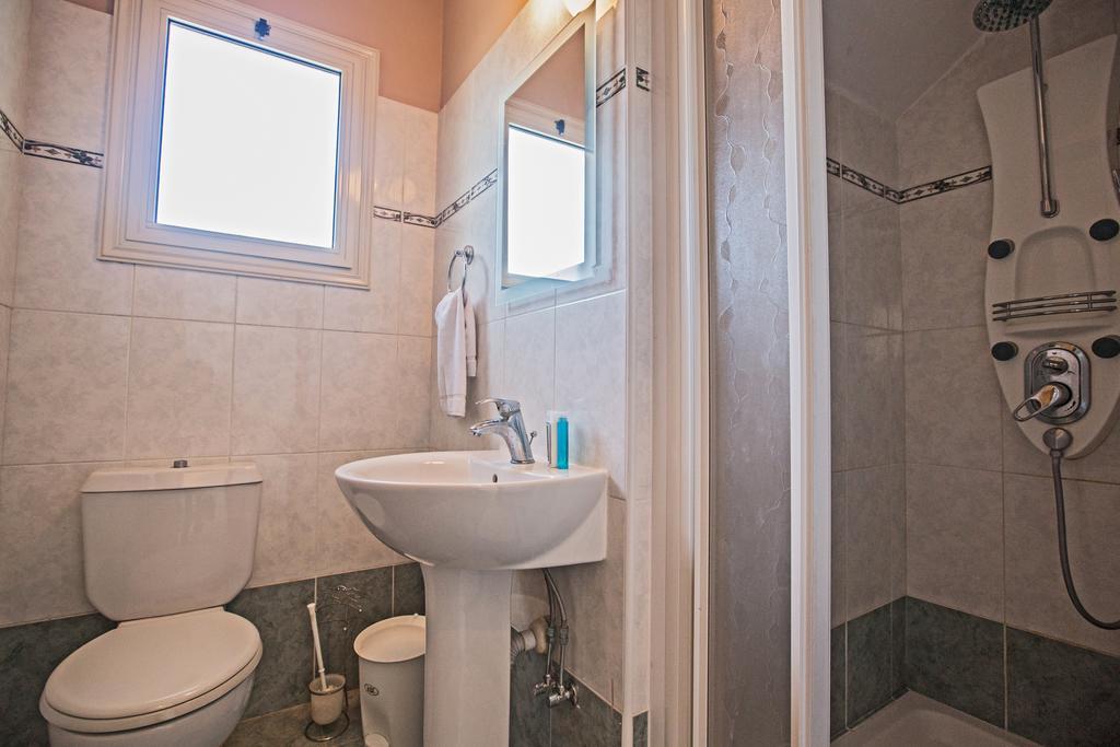 أيا نابا Sunny Coast Villa المظهر الخارجي الصورة
