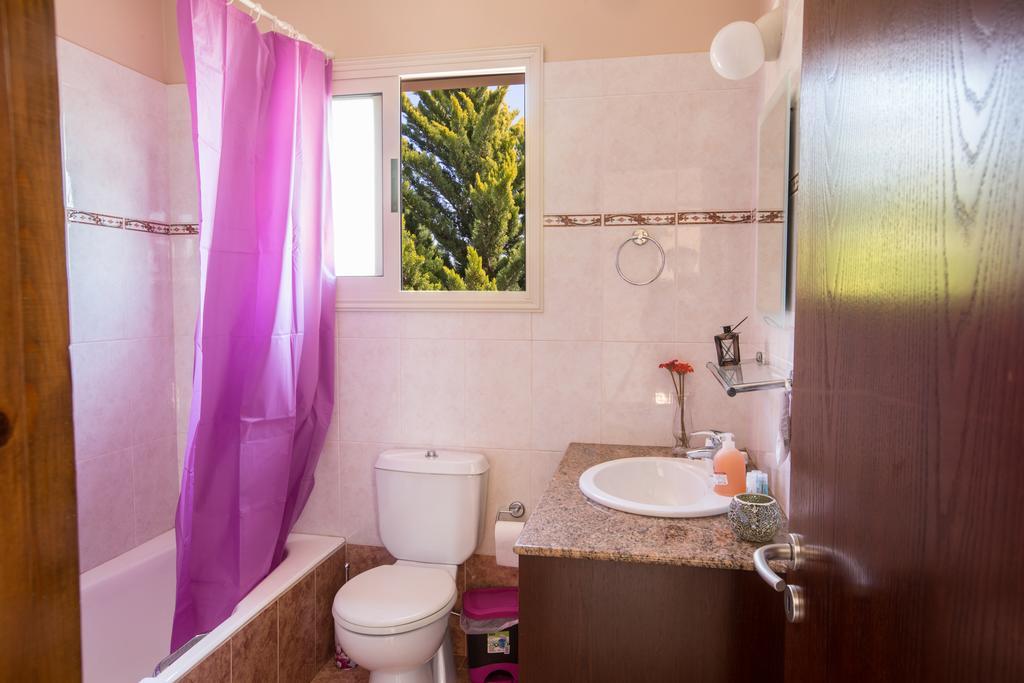 أيا نابا Sunny Coast Villa المظهر الخارجي الصورة
